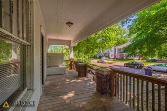 323 N 15th St in Manhattan, KS - Building Photo - Building Photo