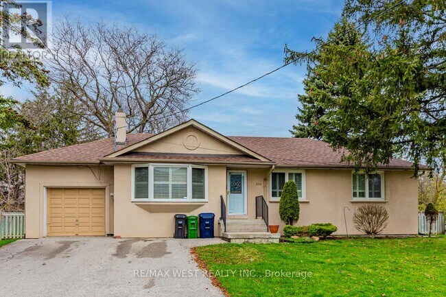 606 Conacher Dr in Toronto, ON - Building Photo - Building Photo