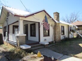 206 E Columbia St in Weatherford, TX - Building Photo