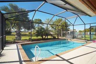 1916 NW 13th Pl in Cape Coral, FL - Foto de edificio - Building Photo