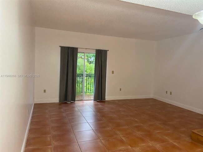 10030 Hammocks Blvd in Miami, FL - Building Photo - Building Photo