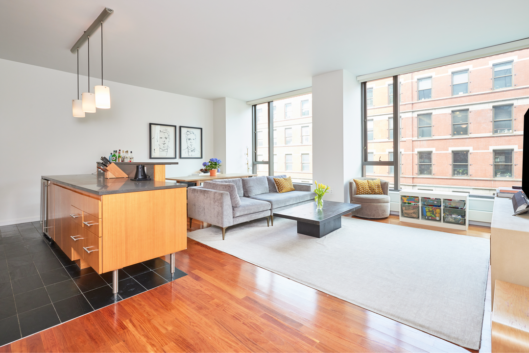 505 Greenwich St in New York, NY - Building Photo