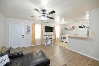 834 C Ave, Unit A in Norfolk, VA - Building Photo - Building Photo