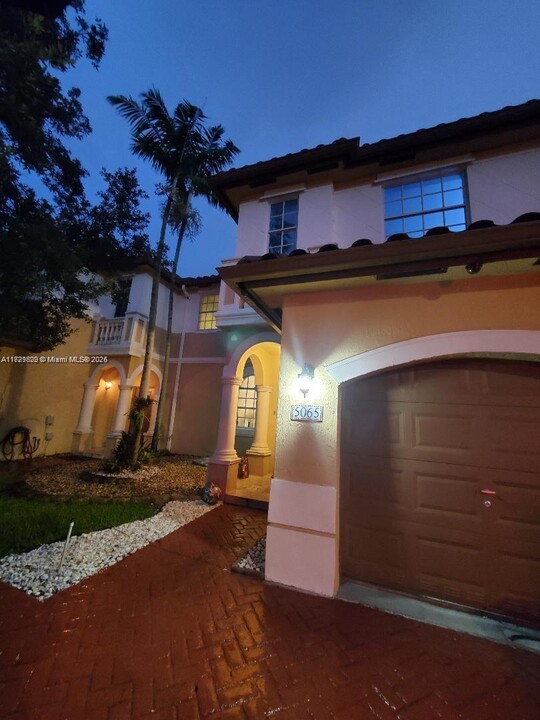 5065 SW 135th Ave in Miramar, FL - Building Photo