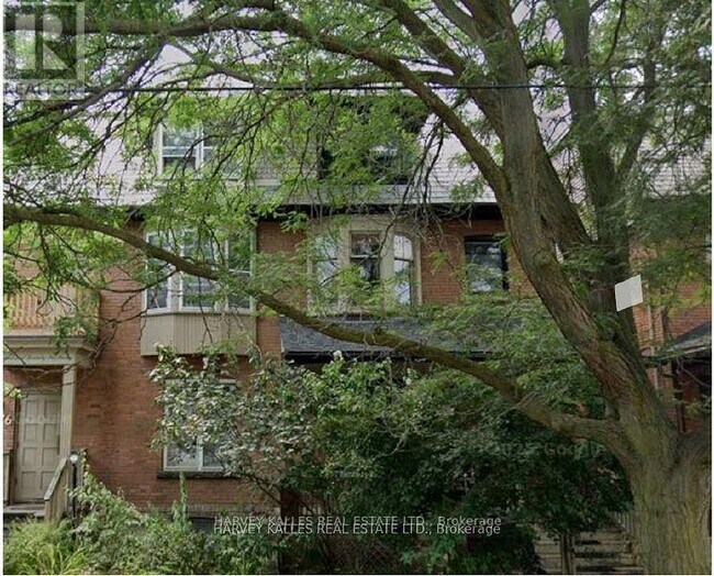 property at 678 Huron St