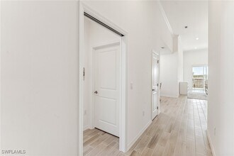 11801 Venetian Lagoon Dr in Ft. Myers, FL - Foto de edificio - Building Photo