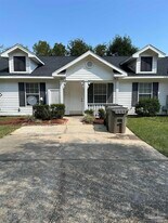 5602 W Shore Dr in Pensacola, FL - Building Photo