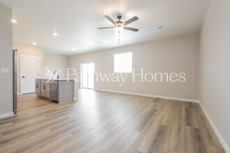 9461 Yampa St in Commerce City, CO - Foto de edificio - Building Photo