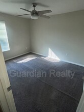 231 W Horizon Ridge Pkwy in Henderson, NV - Building Photo - Building Photo