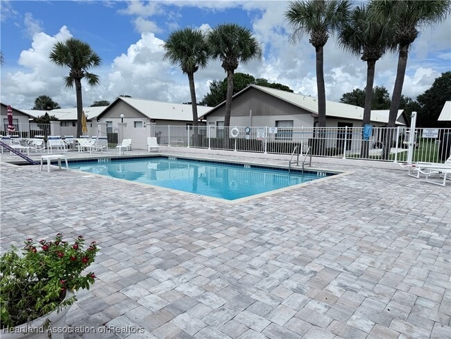 102 Villaway in Sebring, FL - Building Photo - Building Photo