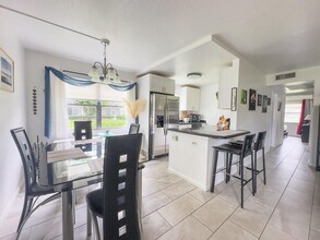 127 Mansfield D in Boca Raton, FL - Building Photo - Building Photo