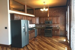 314 E 4th St, Unit A in Huntingburg, IN - Building Photo