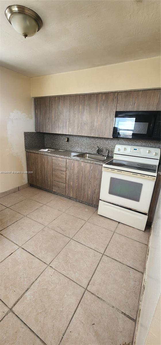 664 W 29th St in Hialeah, FL - Building Photo - Building Photo