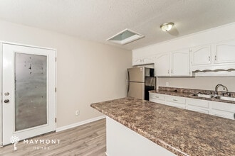 912 Burnt Pine Dr in Alabaster, AL - Building Photo - Building Photo