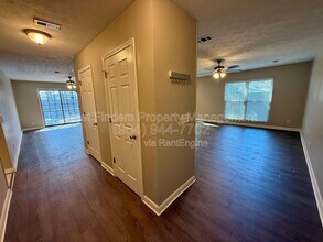 3336 Cypresswood Dr S in Jacksonville, FL - Foto de edificio - Building Photo