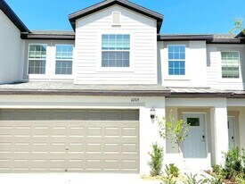 10315 Honey Hammock Wy in San Antonio, FL - Building Photo