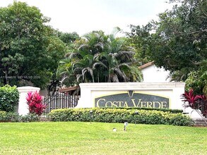 9842 NW 29th St in Doral, FL - Building Photo - Building Photo