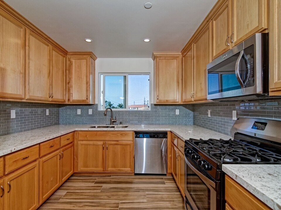 6372-6378 Inman St in San Diego, CA - Building Photo