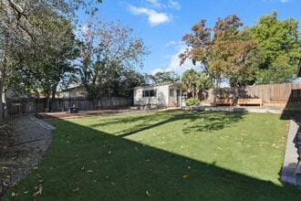 2254 Crestview Ave in Redding, CA - Building Photo - Building Photo