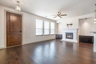 5727 Knox Dr in Plano, TX - Foto de edificio - Building Photo