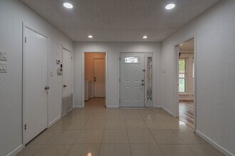 12054 Plumpoint Dr in Houston, TX - Building Photo - Building Photo