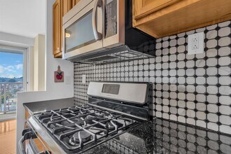 6600 JFK Blvd E in West New York, NJ - Building Photo - Building Photo