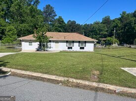 2875 Carriage Ln in College Park, GA - Building Photo