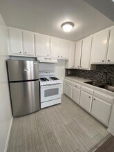 26 Westminister Avenue, in Venice, CA - Building Photo - Interior Photo