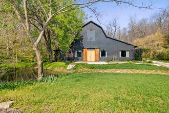 8442 E McNelly Rd in Bentonville, AR - Building Photo - Building Photo
