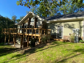 515 Lakeview Dr in Whitacre, VA - Building Photo - Building Photo