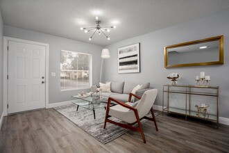 The Landings in West Palm Beach, FL - Building Photo - Building Photo