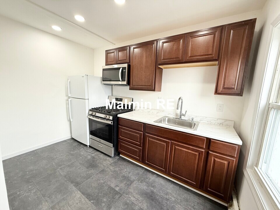 49 Chestnut Ave, Unit 3 in Boston, MA - Foto de edificio