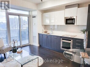 330 Richmond St W in Toronto, ON - Building Photo - Building Photo