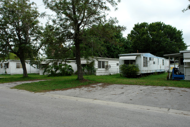 Rahn's Mobile Home Park in St. Petersburg, FL - Building Photo - Building Photo