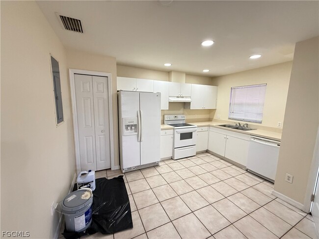 2217 Leda Ave S in Lehigh Acres, FL - Building Photo - Building Photo