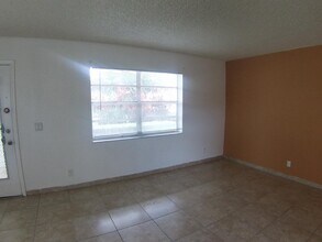 537 Normandy Ln in Delray Beach, FL - Building Photo - Building Photo