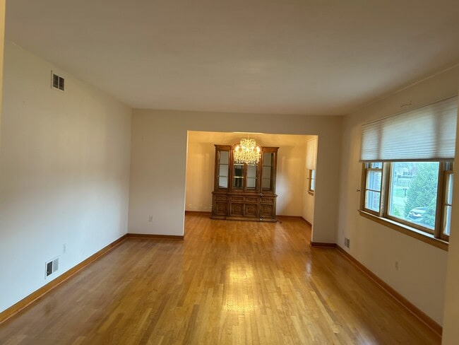 1365 Sioux Rd in North Brunswick, NJ - Building Photo - Building Photo