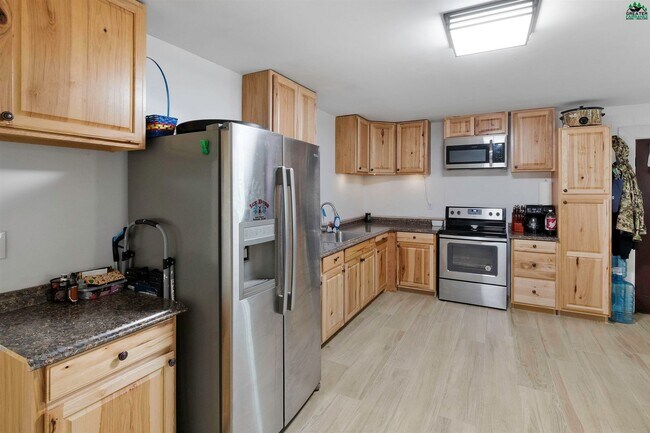 2468 Topeka Dr-Unit -Unit B (cabin) in North Pole, AK - Building Photo - Building Photo