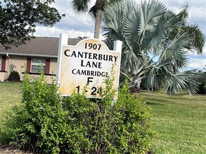 1907 Canterbury Ln in Sun City Center, FL - Building Photo - Building Photo