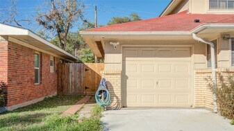 5902 Hornwood Dr in Houston, TX - Building Photo