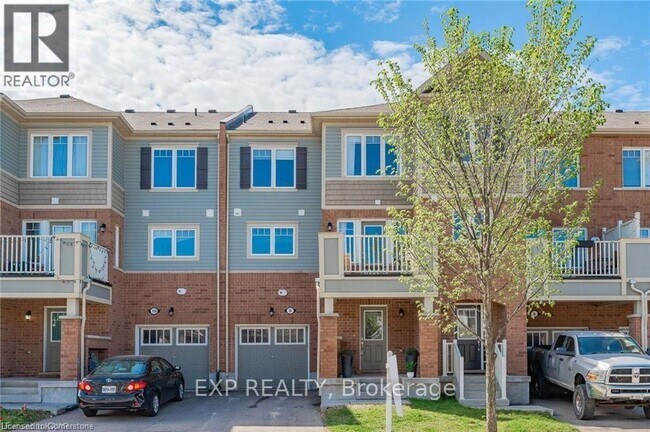 property at 8 Stratus St