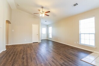 1148 Browntop St in Crowley, TX - Foto de edificio - Building Photo