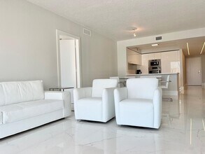 330 Sunny Isles Blvd, Unit 5-905 in Sunny Isles Beach, FL - Building Photo - Building Photo
