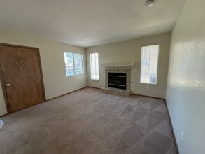 4611 Krissylouise Way in Las Vegas, NV - Building Photo - Building Photo