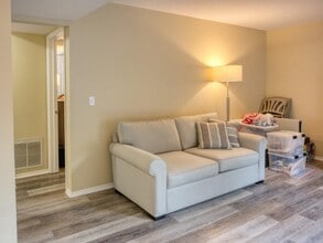 27 Adrienne Pl in Staten Island, NY - Building Photo - Building Photo