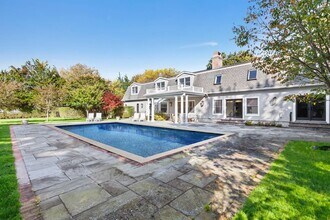 15 S Hill St in Southampton, NY - Building Photo - Building Photo