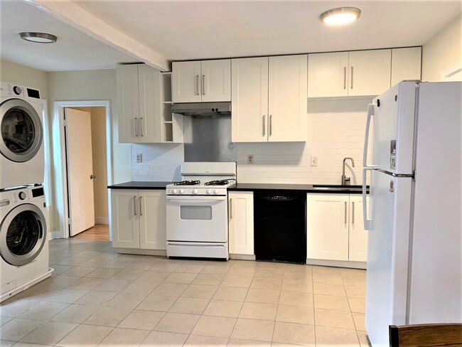 21 Bradbury St in Allston, MA - Building Photo - Building Photo