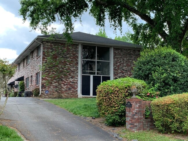 3668 Kingsboro Rd NE, Unit 1
