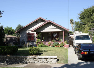 439-443 N Holliston Ave in Pasadena, CA - Building Photo - Building Photo