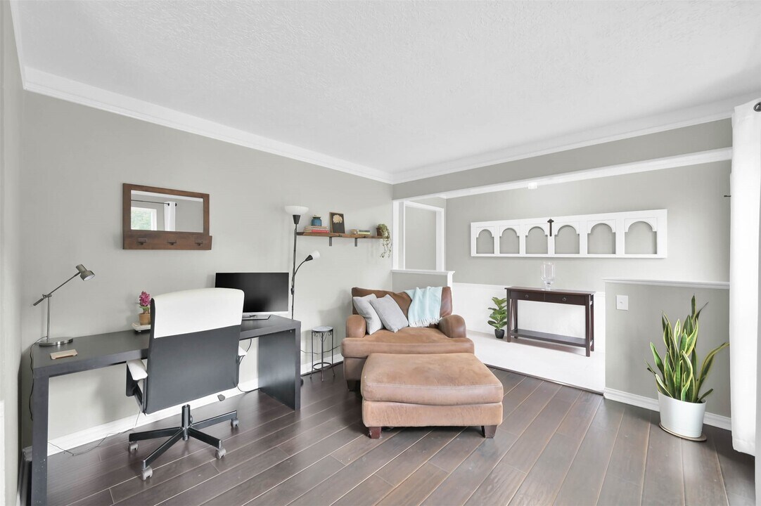 223 Birchwood Dr in Spring, TX - Foto de edificio